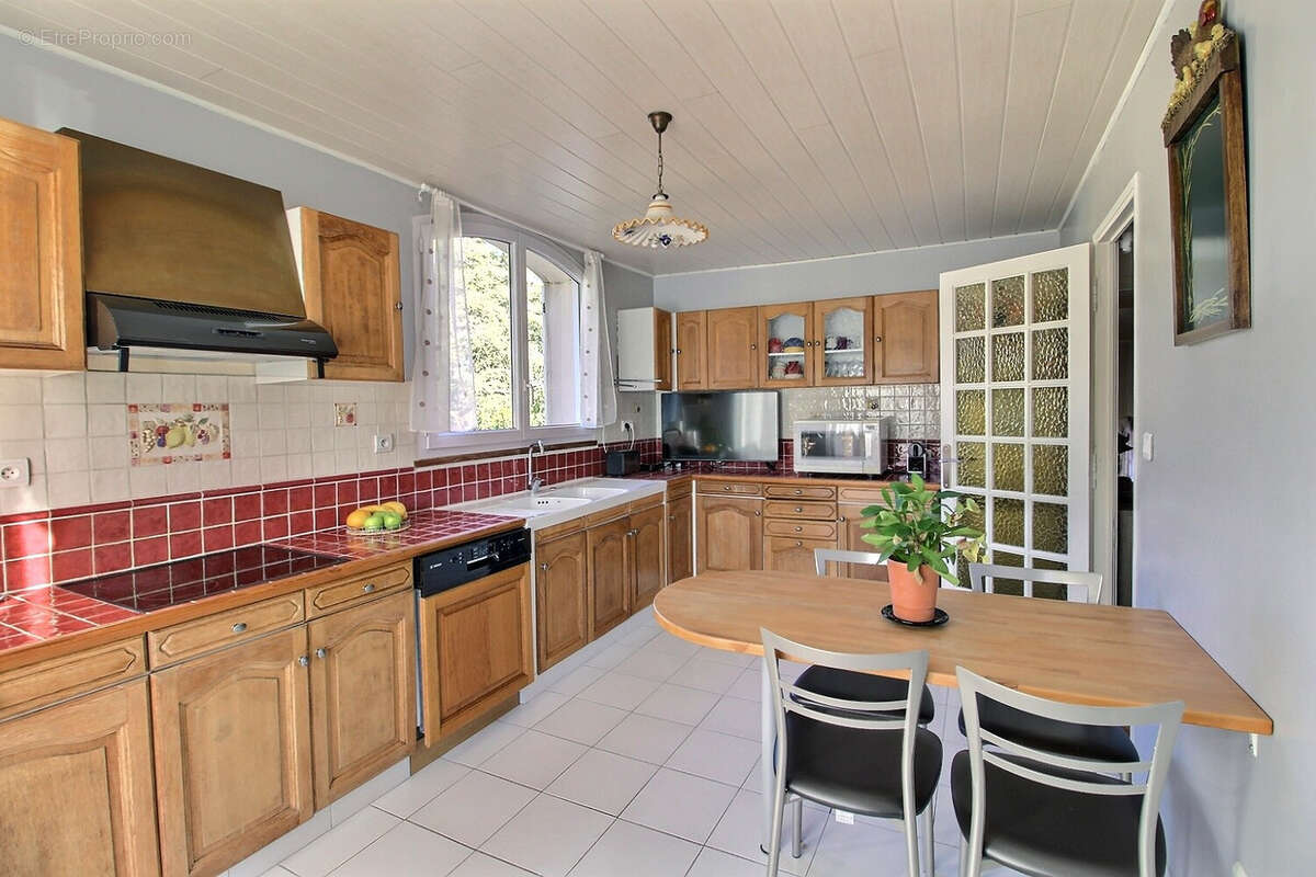 Maison à SAINT-CLEMENT-DE-RIVIERE