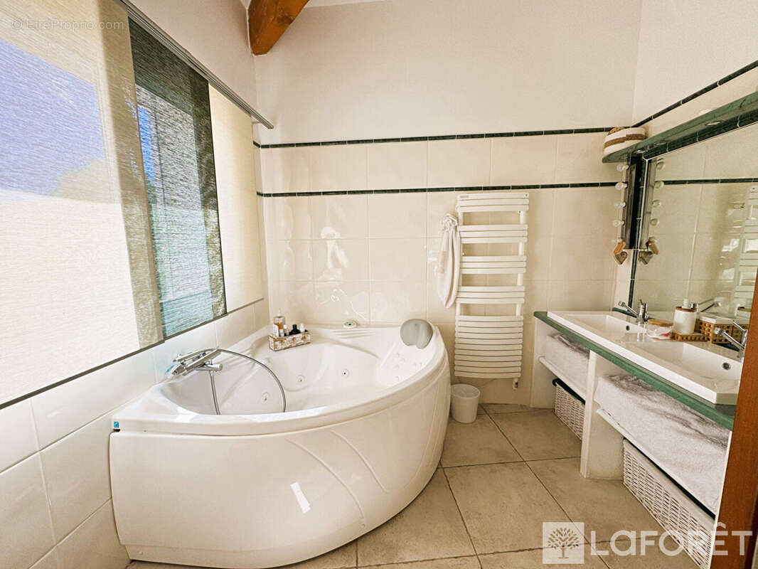 Maison à SAINT-ZACHARIE