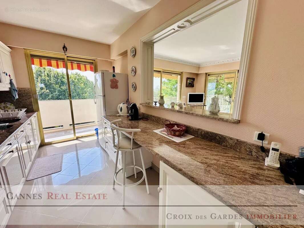À vendre – Le Cannet, résidence de standing avec parc, piscine et tennis - photo 13