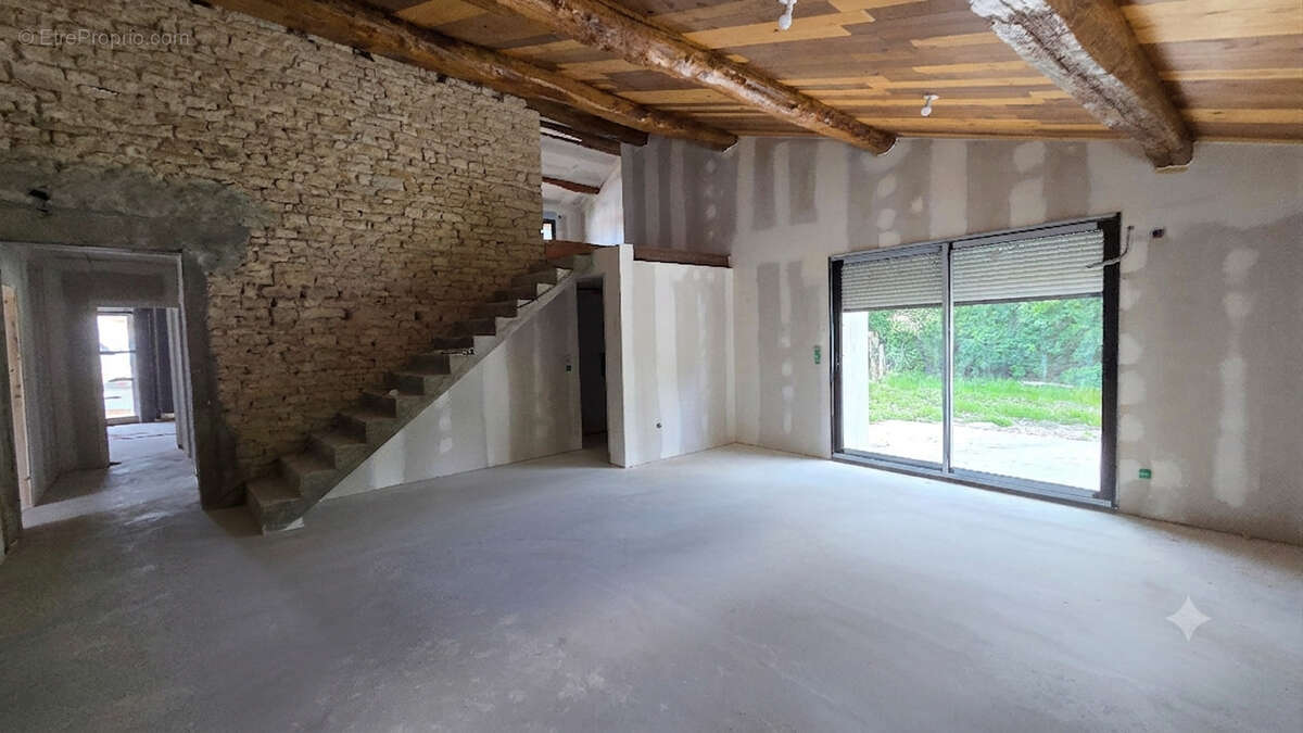 Charentaise de caractère entièrement rénovée - Proche Surgères - photo 3