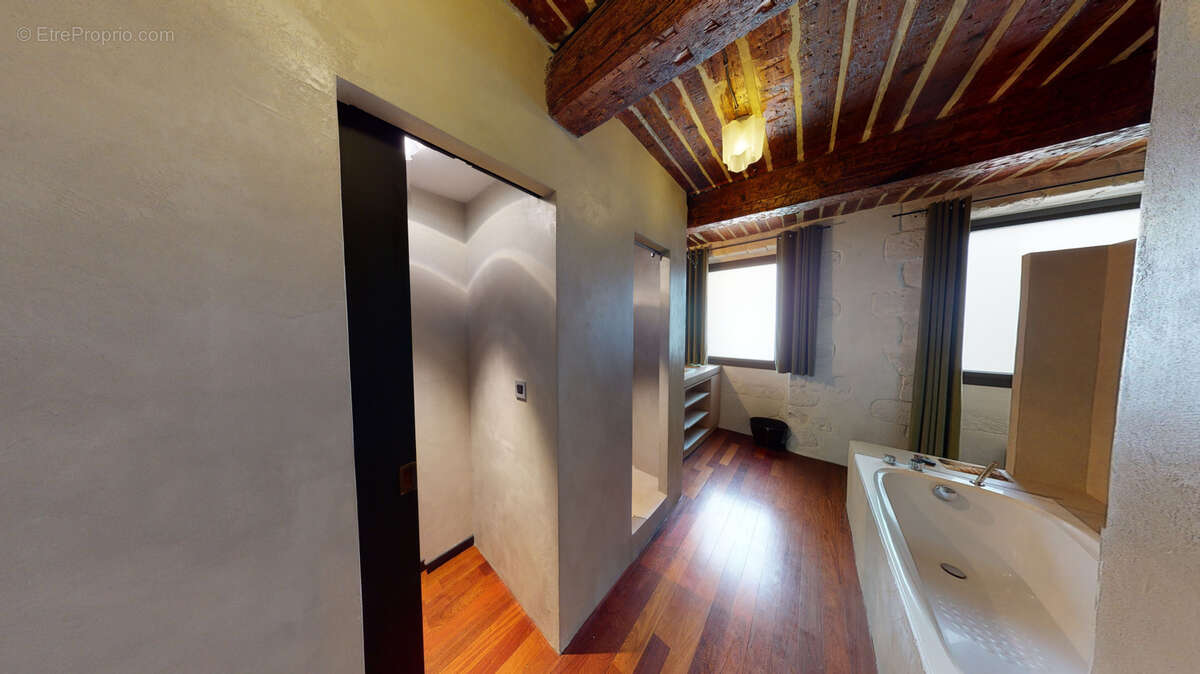 Appartement à MARSEILLE-1E