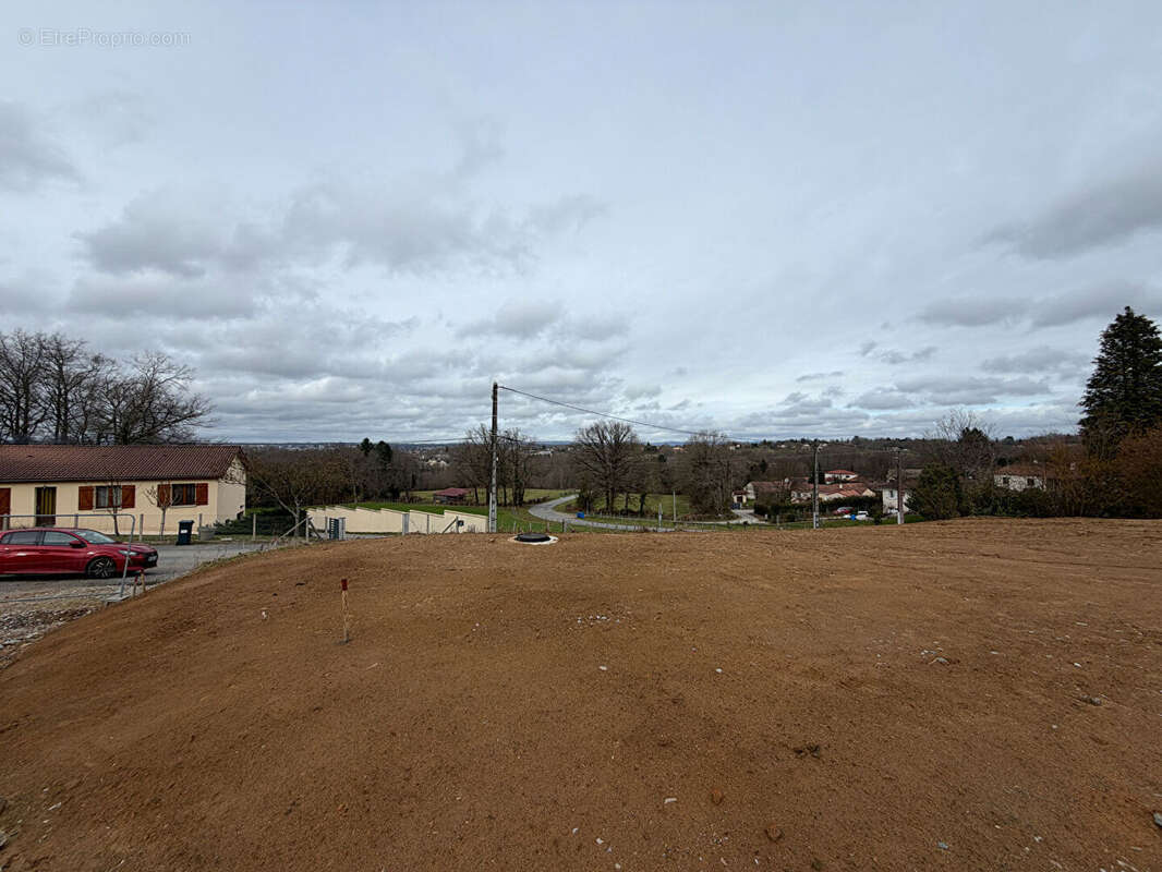 Terrain à FEYTIAT