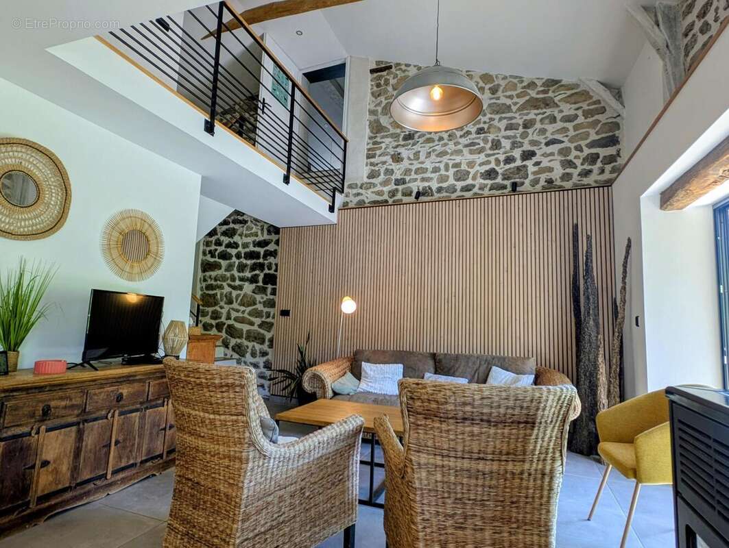 Maison 209 m² à Aizac  - photo 6