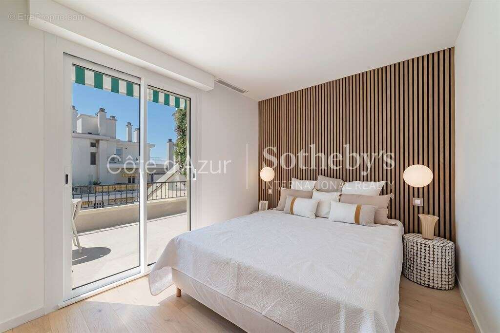 Dernier étage rénové avec terrasse au cœur du Carré d'Or - photo 11