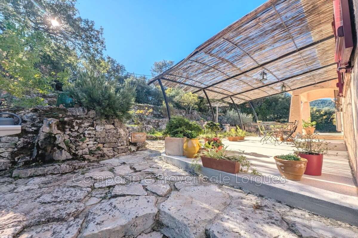 Maison à SOLLIES-TOUCAS