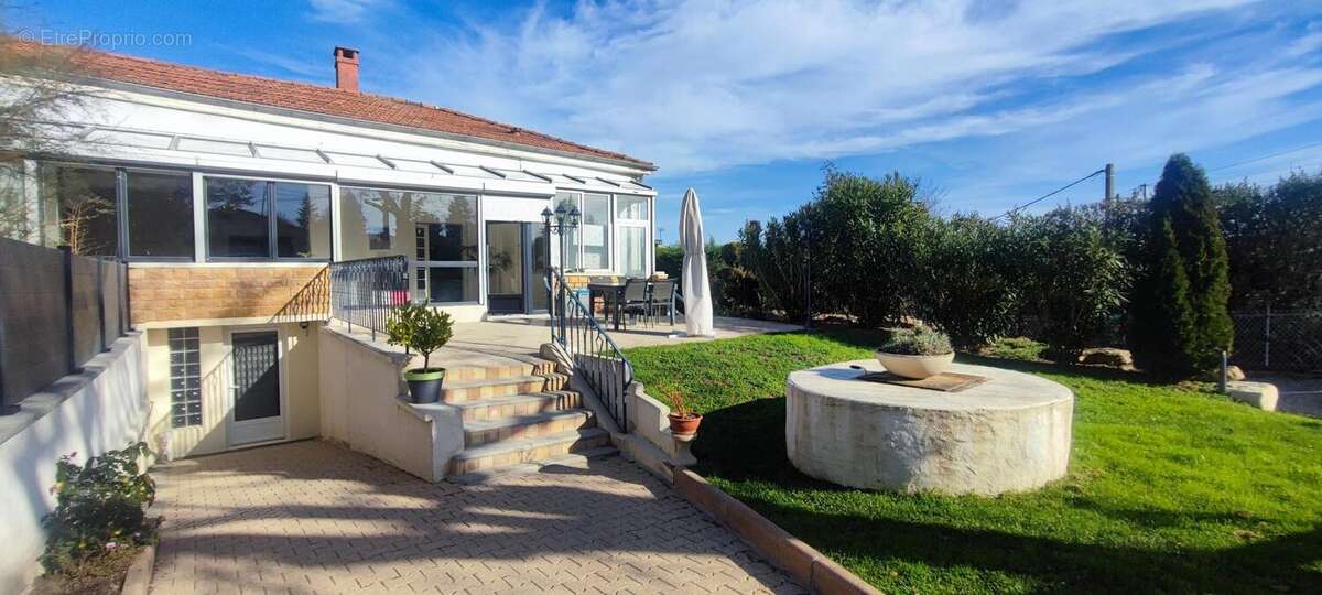 Maison à GREZIEU-LA-VARENNE