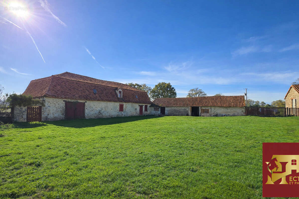ANCIEN MONASTERE de 214 m2 sur 50 ha - Idéal élevage chevaux - photo 4