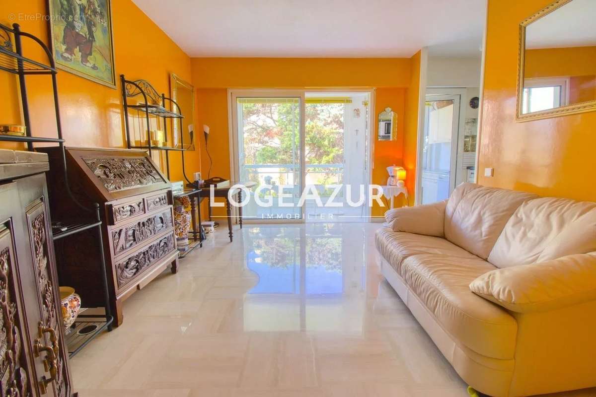 Appartement à VALLAURIS