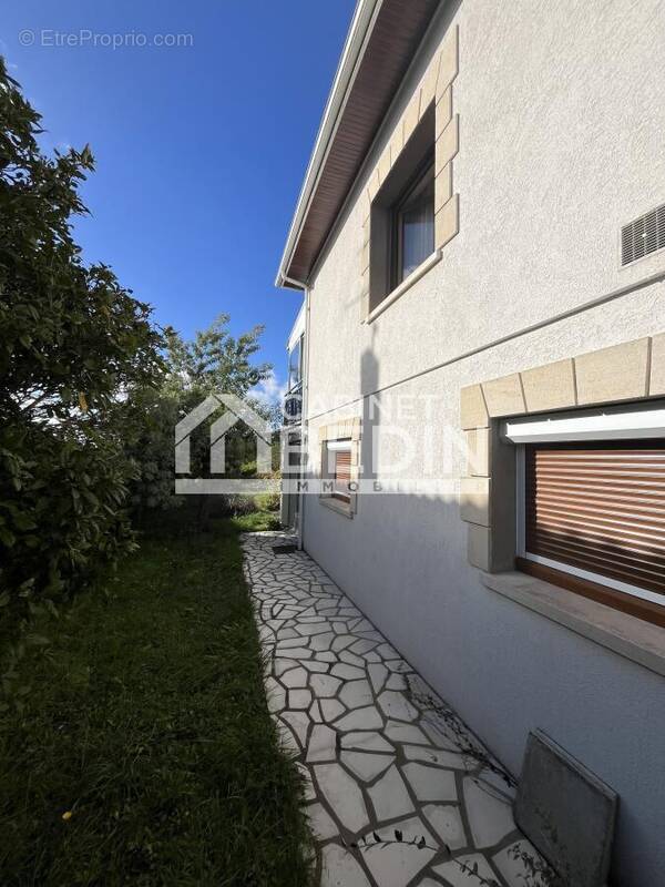 Maison à FARGUES-SAINT-HILAIRE