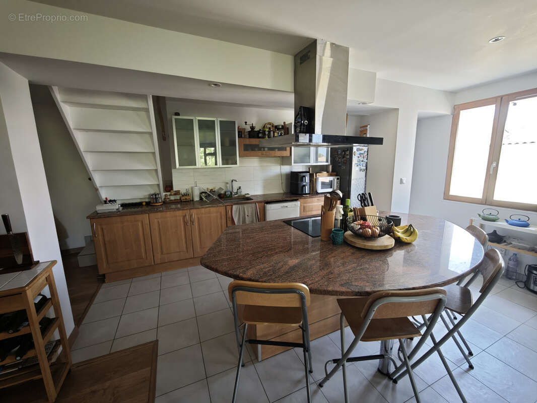 Appartement DUPLEX de 4 pièces, stationnement privée et cave - photo 7