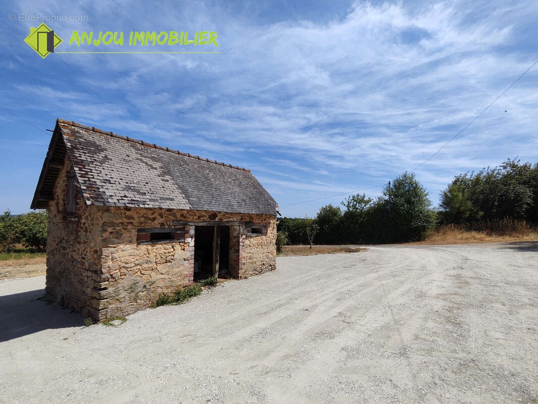 Longère en pierre apparente à Bouchamps-Les-Craon. - photo 12