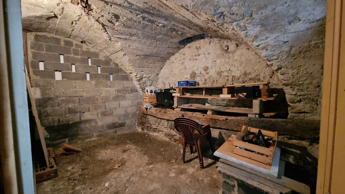Immeuble de rapport avec local commercial et 3 appartements à Bourdeaux - photo 16