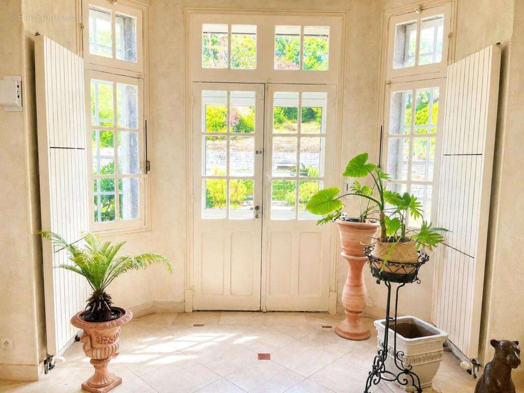 Élégante demeure de caractère avec piscine et vaste jardin - 5 chambres - Mouthiers sur Boëme (16) - photo 3