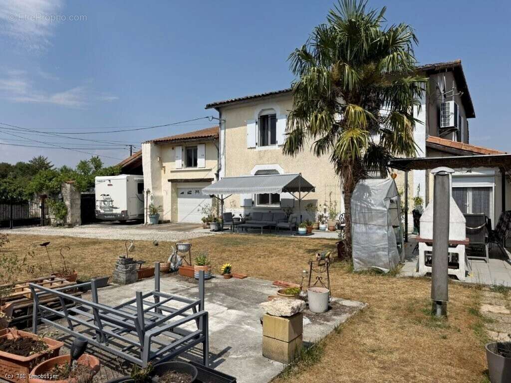 Maison de Campagne Avec 4 Chambres à Loubille - Exclusif à TIC IMMOBILER - photo 3