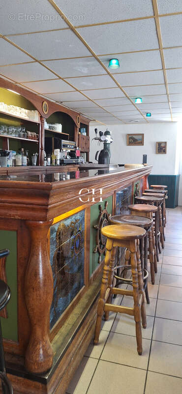 À VENDRE - Immeuble à usage mixte professionnel et habitation / Anciennement hôtel - restaurant / 282m2 / Pati - photo 4