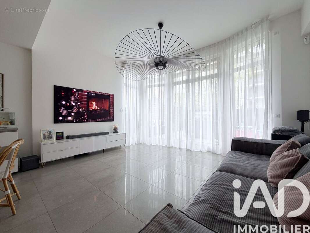 Photo 2 - Appartement à SURESNES