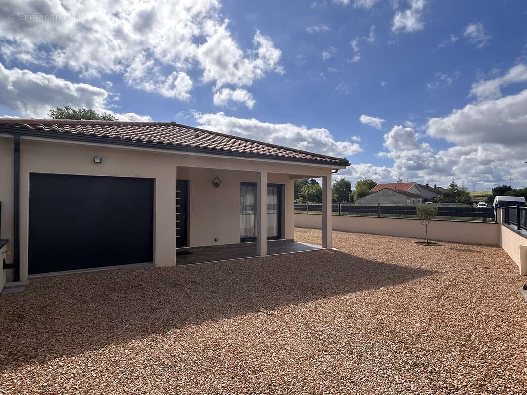 Maison à PARENTIGNAT