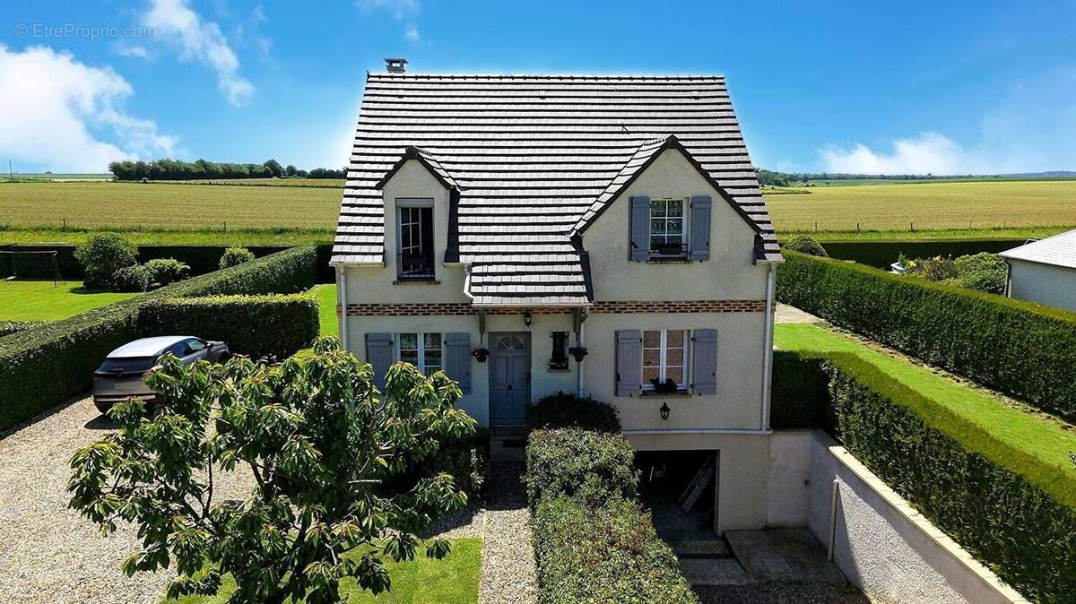 Maison à LE COUDRAY-SAINT-GERMER