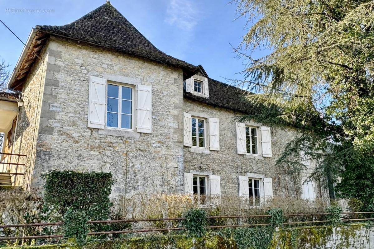 Maison à CREYSSE