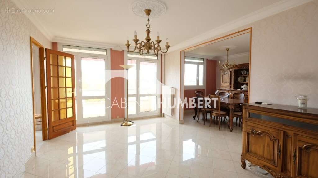 Appartement à SAINT-ETIENNE