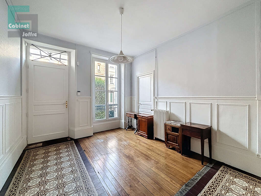 Maison à FONTAINEBLEAU