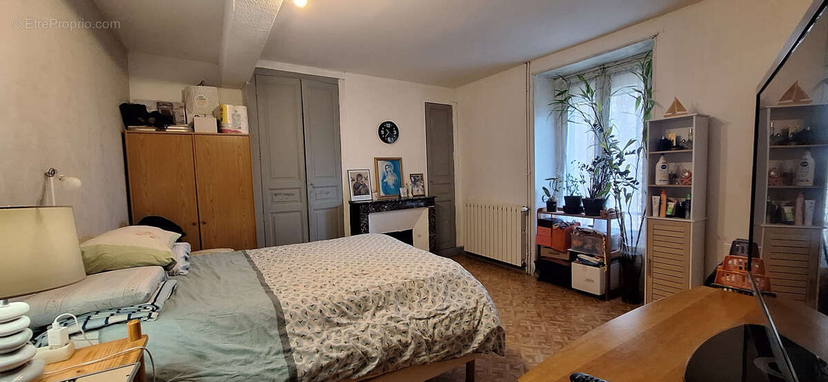 Maison à LAROCHE-SAINT-CYDROINE