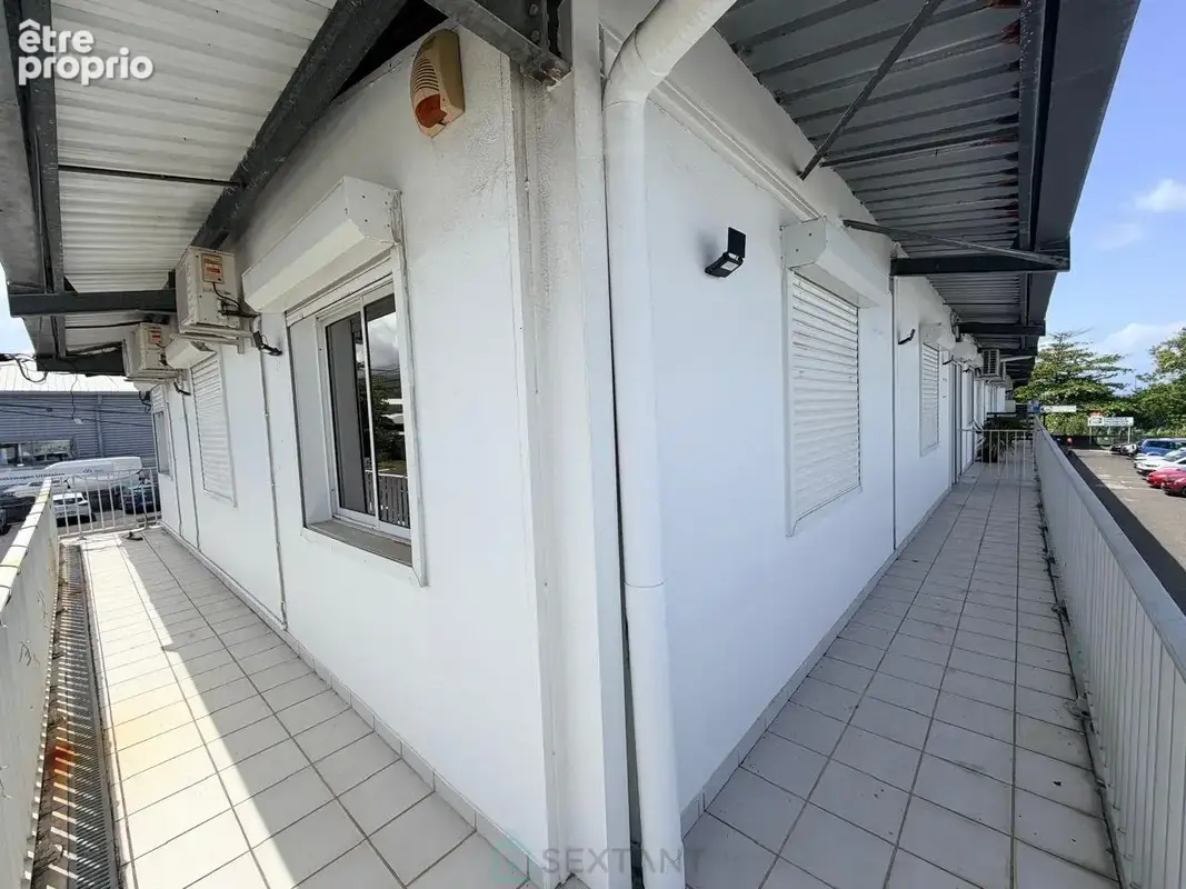 Local commercial / professionnel à Baillif - photo 3