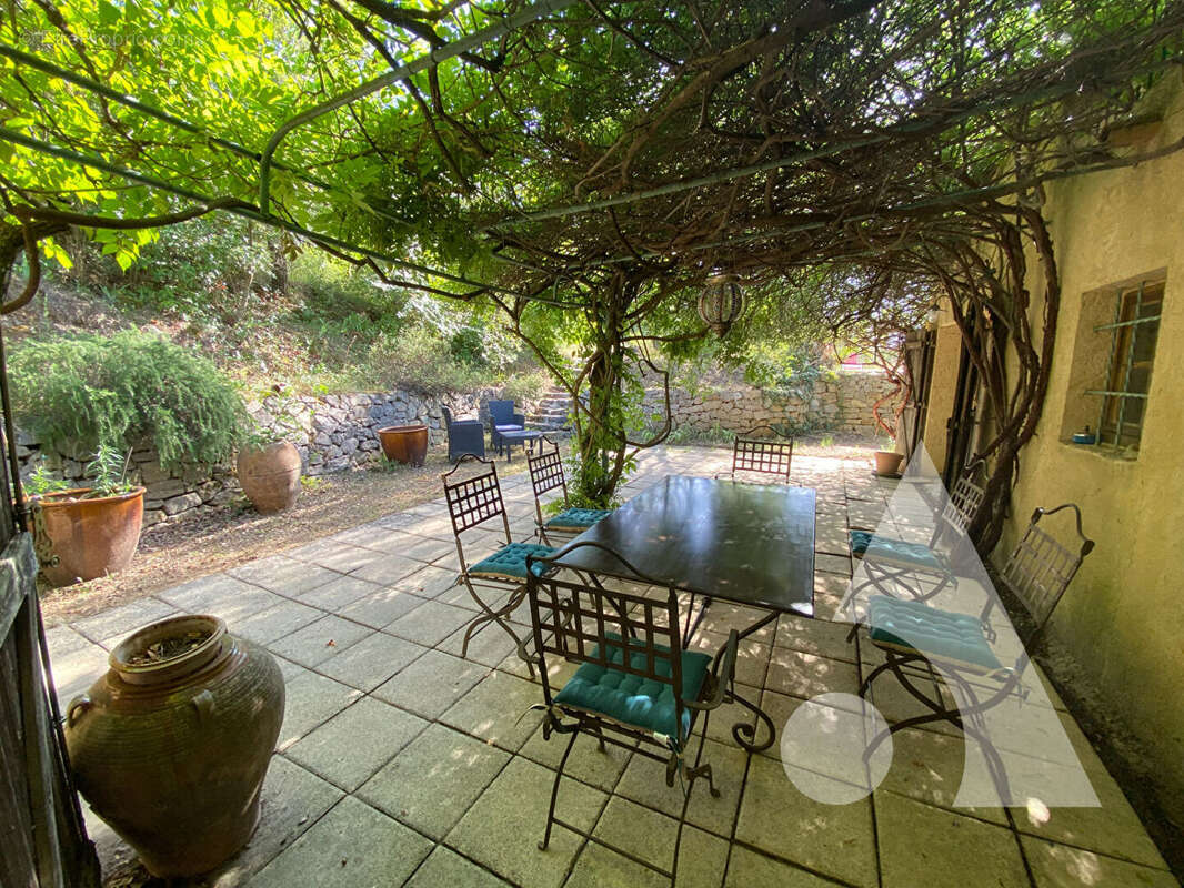 Maison à ENTRECASTEAUX