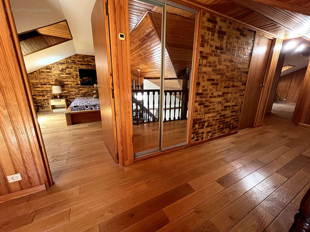 Maison à VOISINS-LE-BRETONNEUX