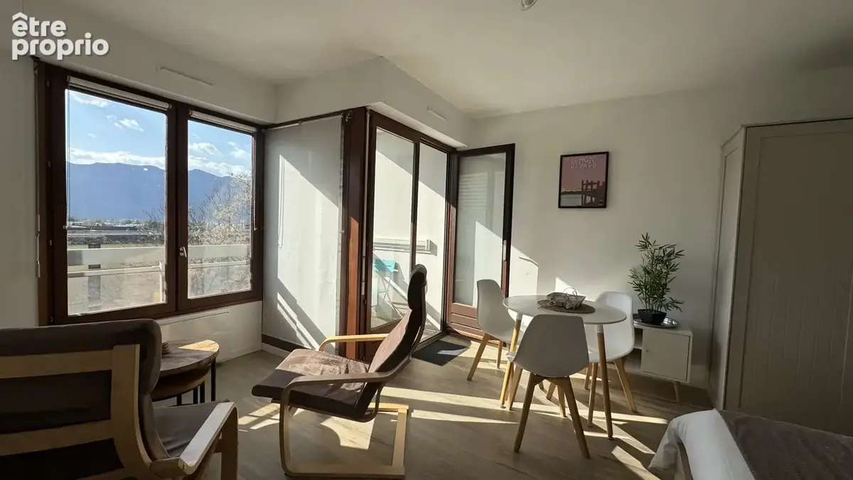 Grand Studio moderne et cosy, idéalement situé, sans vis à vis, loggia vue montagnes, exposition Ouest - photo 2