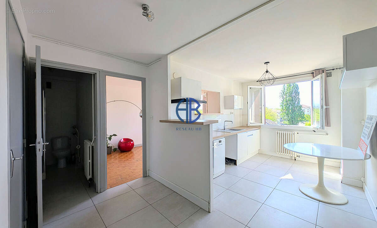 Appartement 1 bis de 34 m² Quartier des Eaux Claires - photo 3