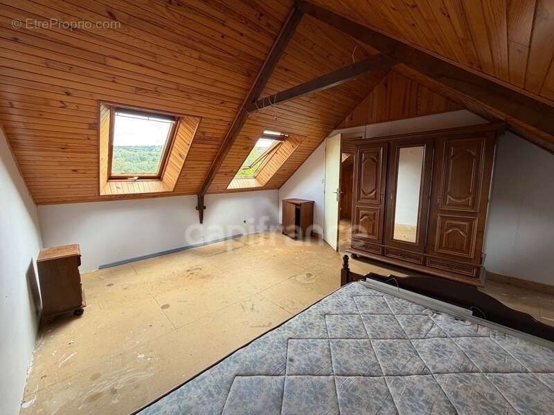 Maison à CHATEAUNEUF-DU-FAOU