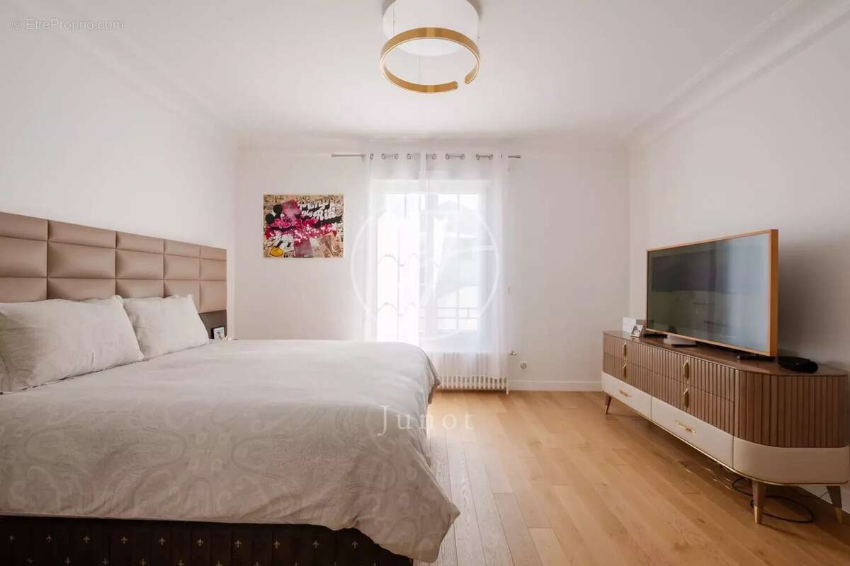 Maison à NEUILLY-SUR-SEINE