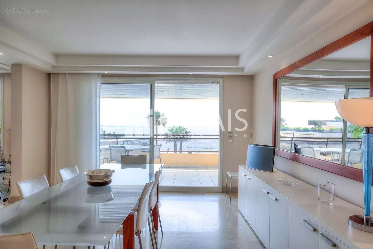 Appartement à SAINT-LAURENT-DU-VAR