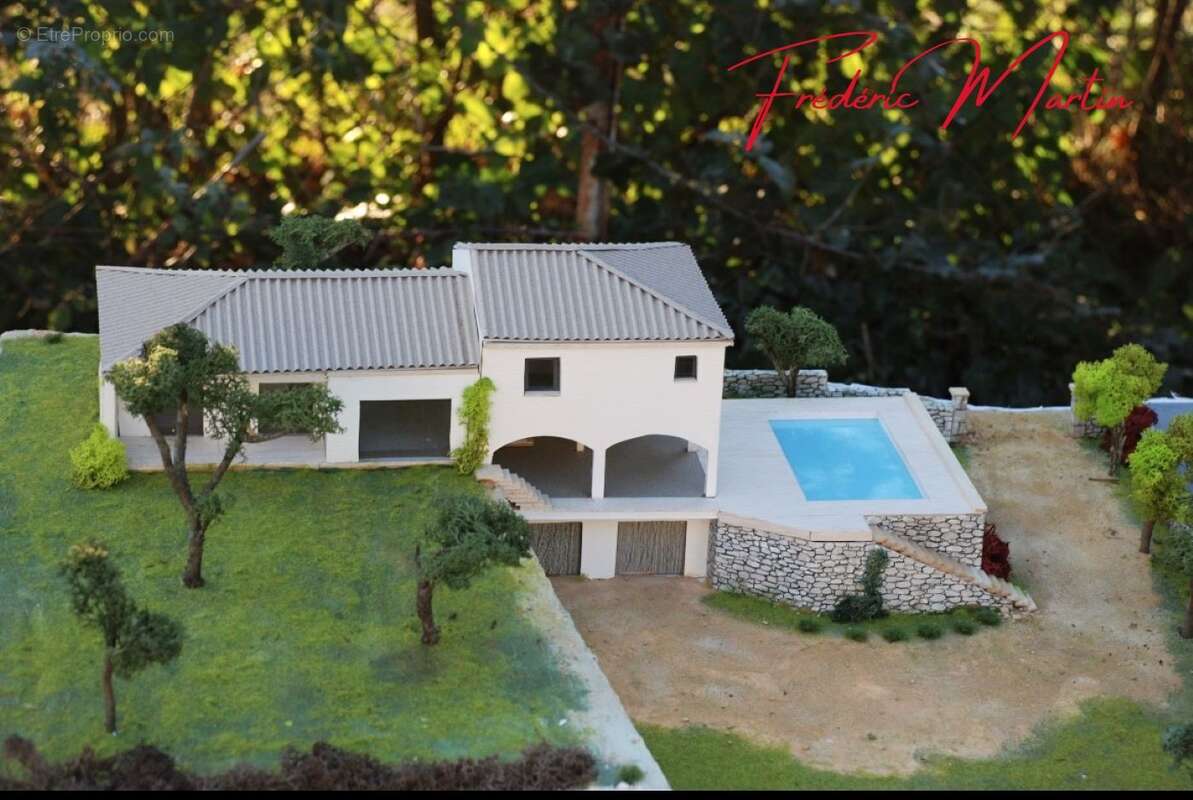 Maison à SANILHAC-SAGRIES