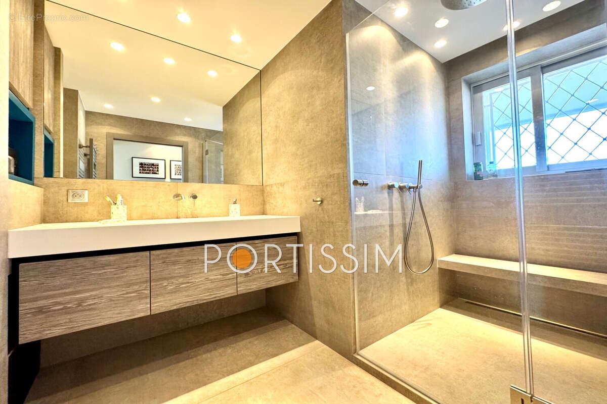 Appartement à VILLENEUVE-LOUBET