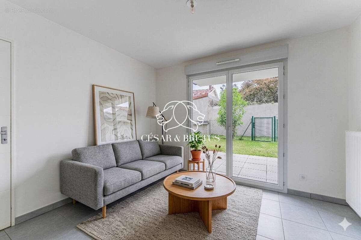 Appartement à MIRIBEL