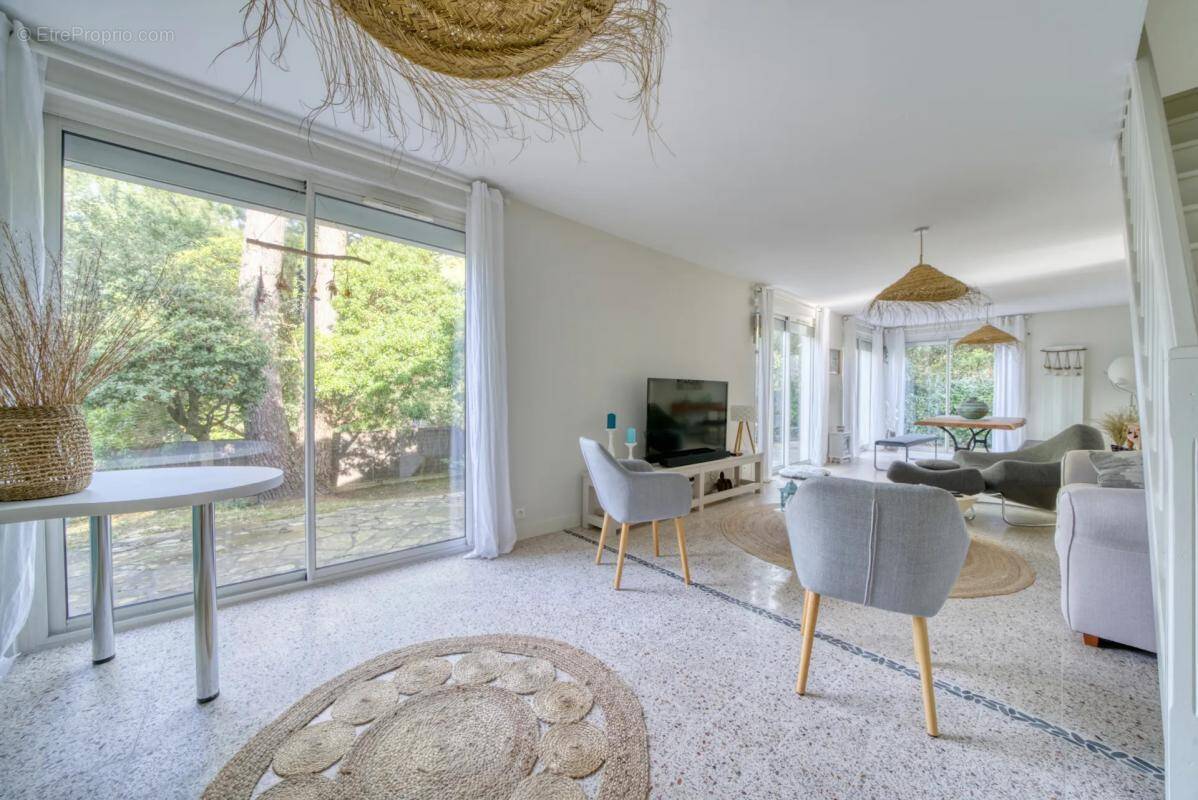 Maison à MESCHERS-SUR-GIRONDE