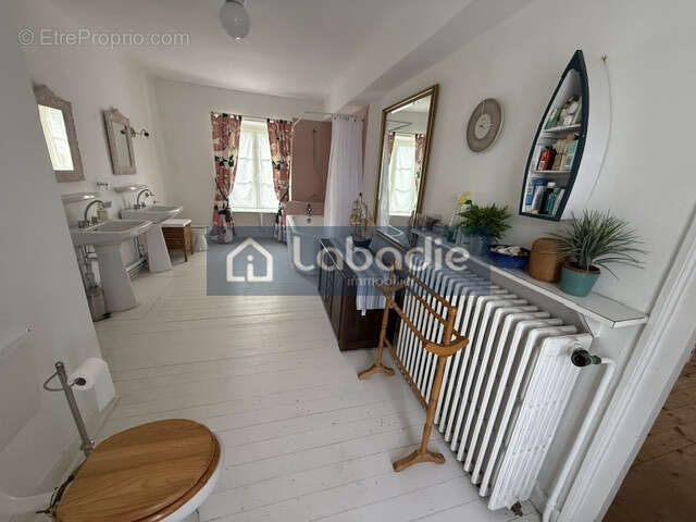 Maison d'habitation en pierre,  dans la bourg de Landelles et Coupigny - photo 21