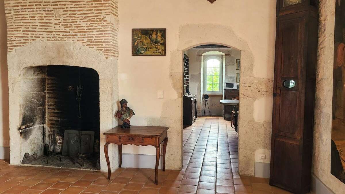 Maison à SAINT-MARTIN-DE-BEAUVILLE