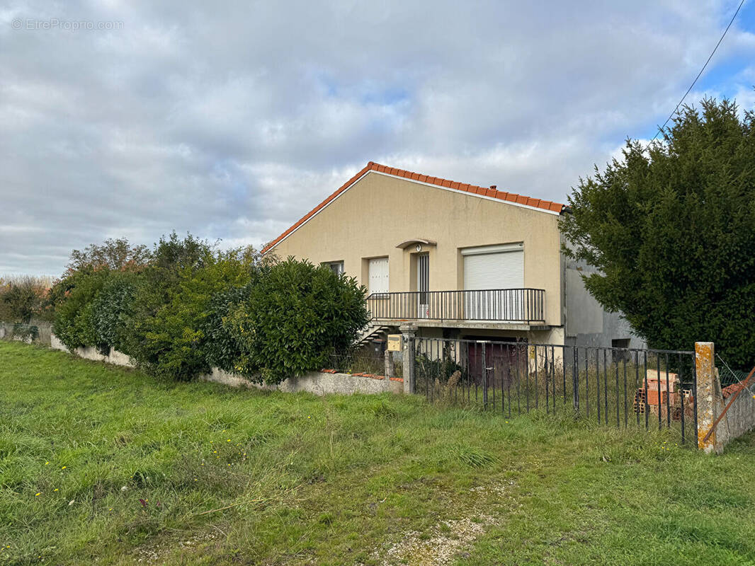 Maison à ECHILLAIS