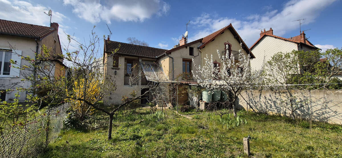 Maison à MONTLUCON