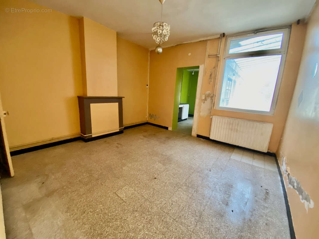 À découvrir   Maison en briques avec jardin et beau potentiel ! - photo 3
