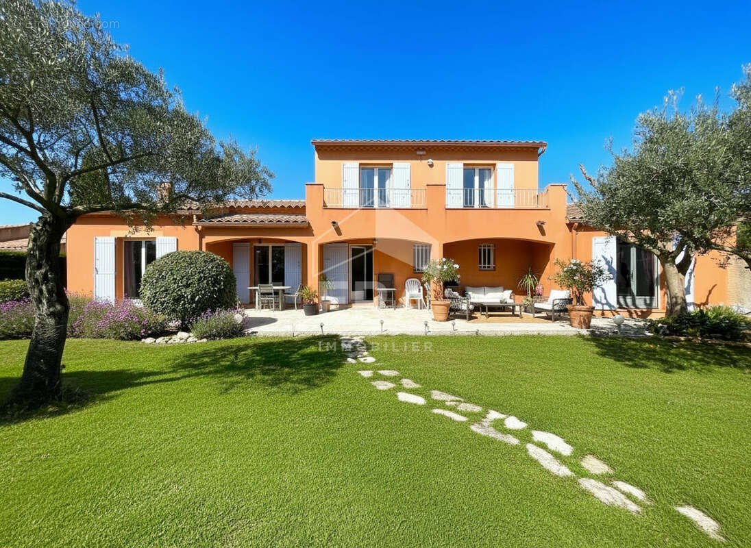 Maison à PERNES-LES-FONTAINES