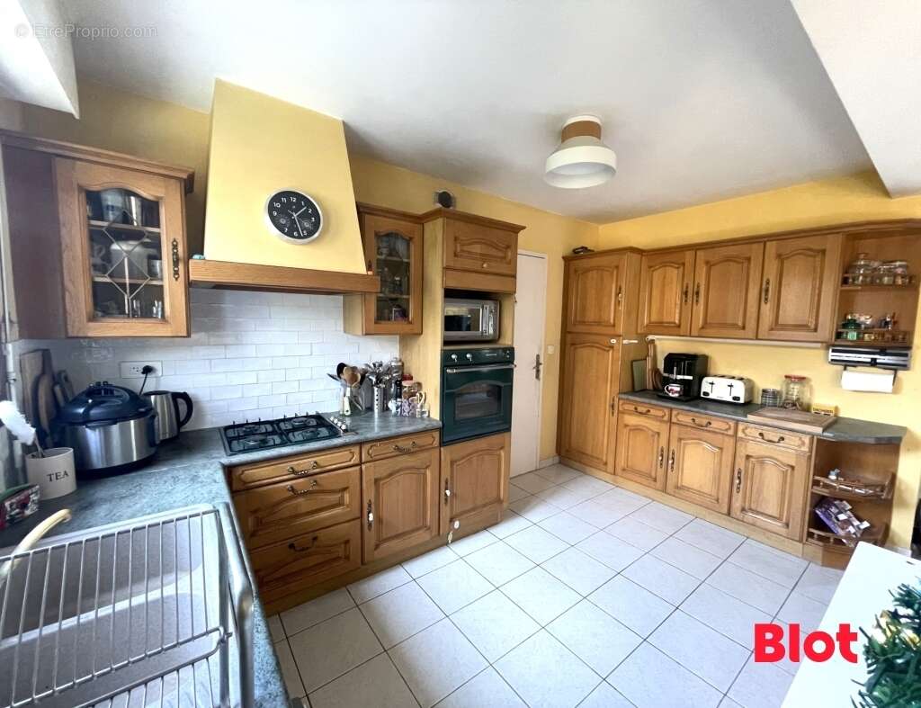 Maison à MONTGERMONT