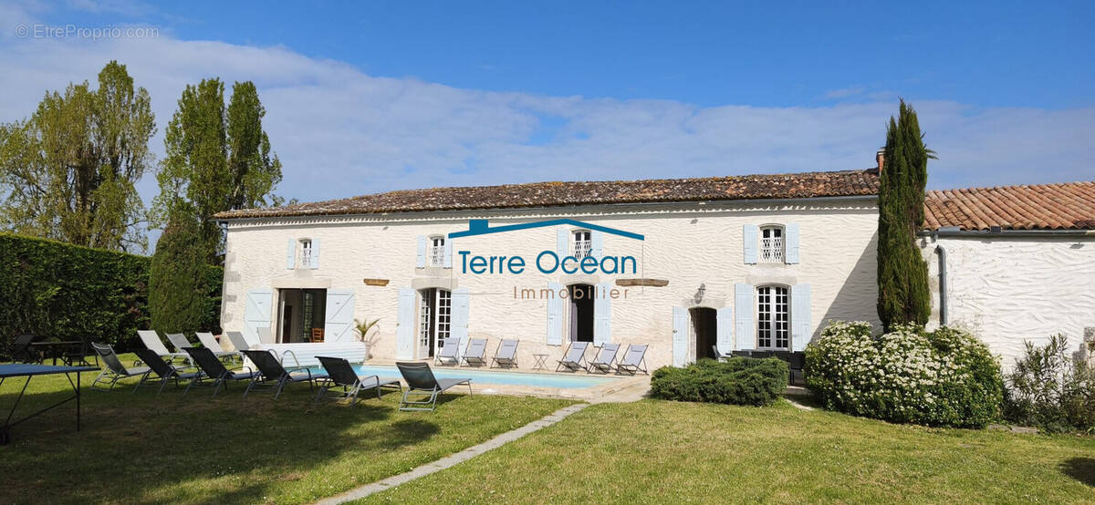 Maison à CORME-ECLUSE