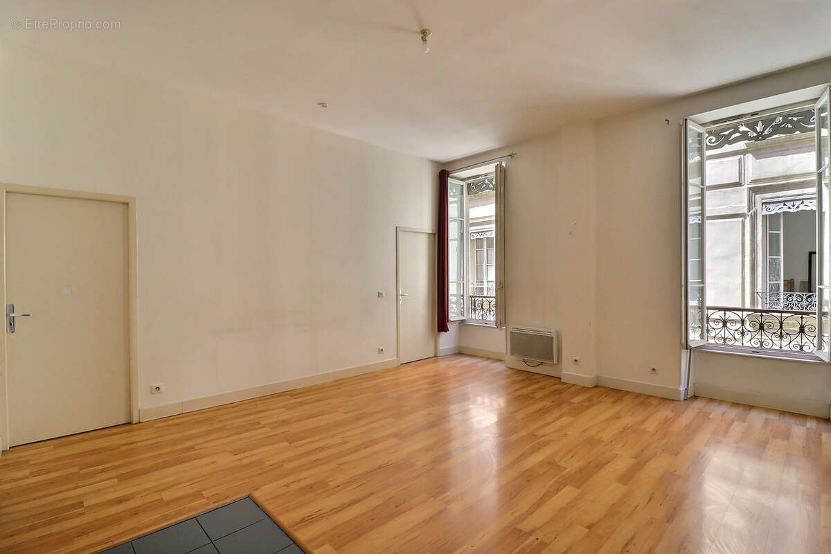 Appartement à MARSEILLE-2E