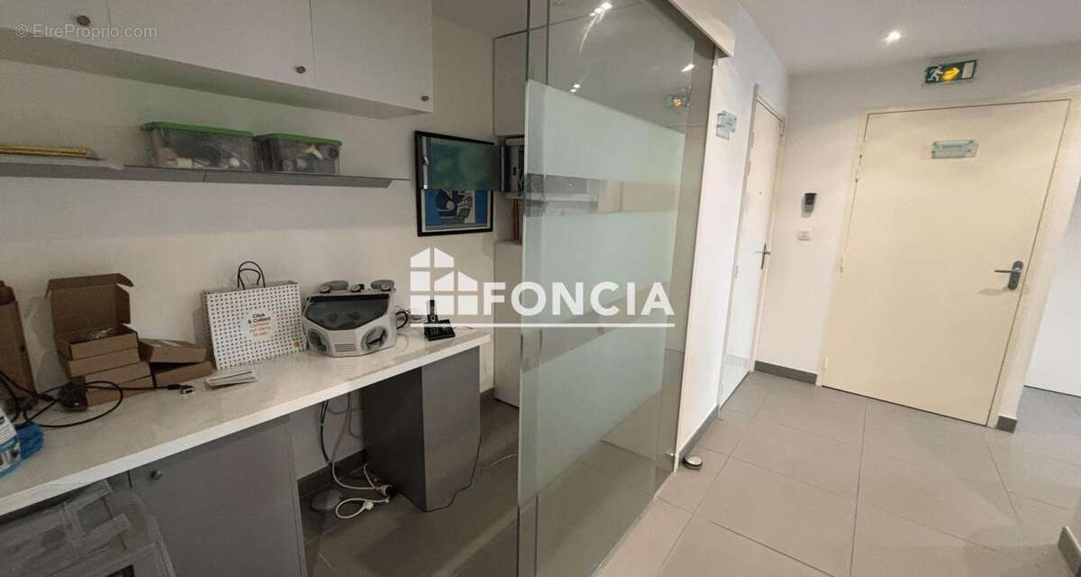 Commerce à LA SALVETAT-SAINT-GILLES