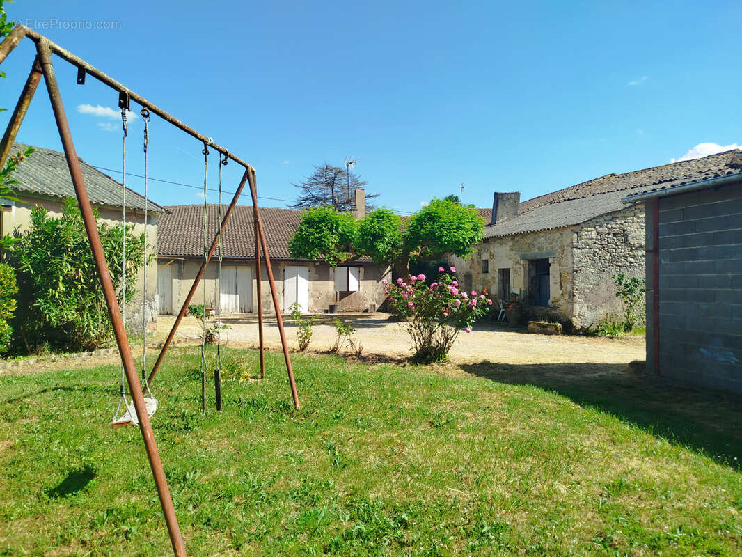 Maison à SOUSSAC