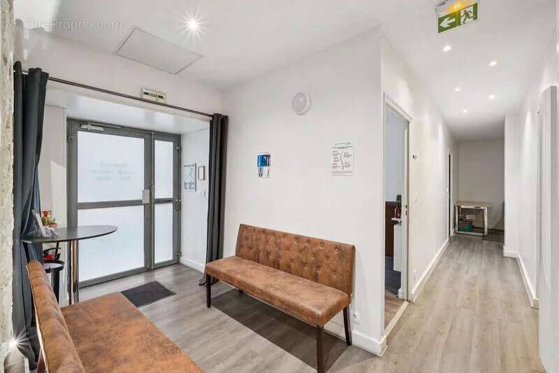 Commerce à PARIS-8E